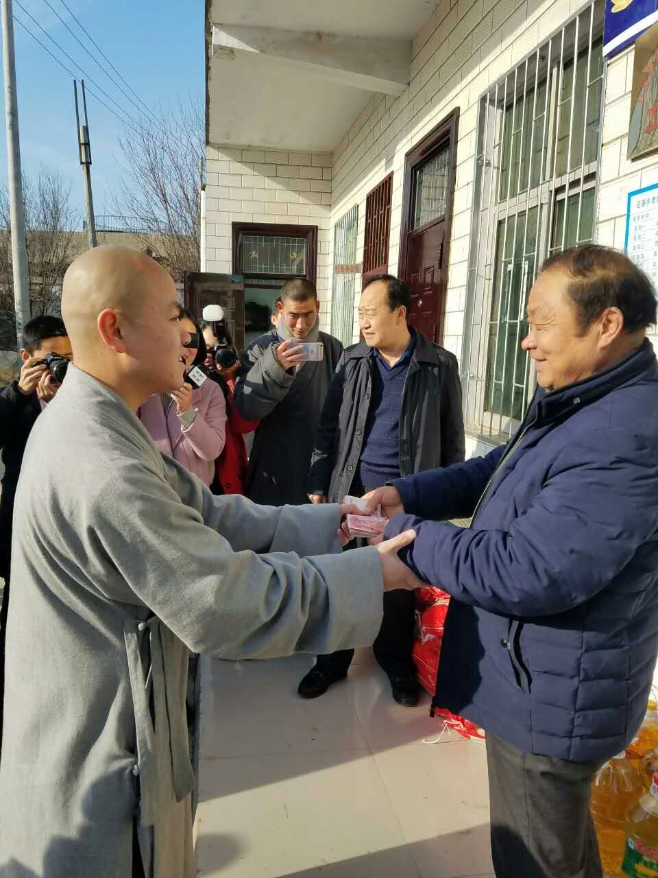 01-“少林慈善行”走進登封石道鄉.jpg