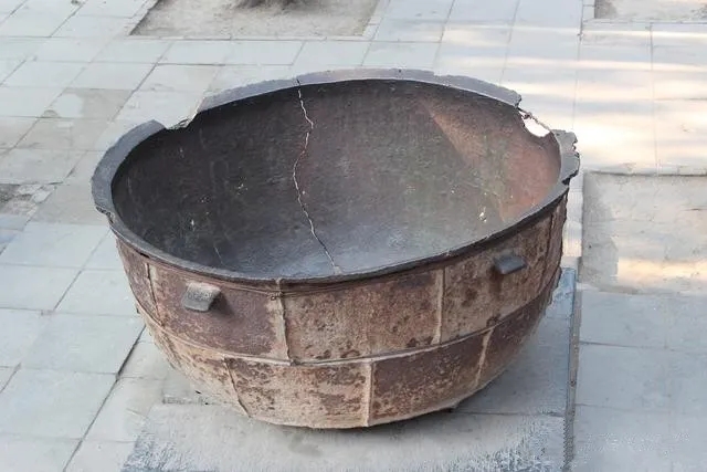 少林寺現存的明代大鐵鍋.jpg