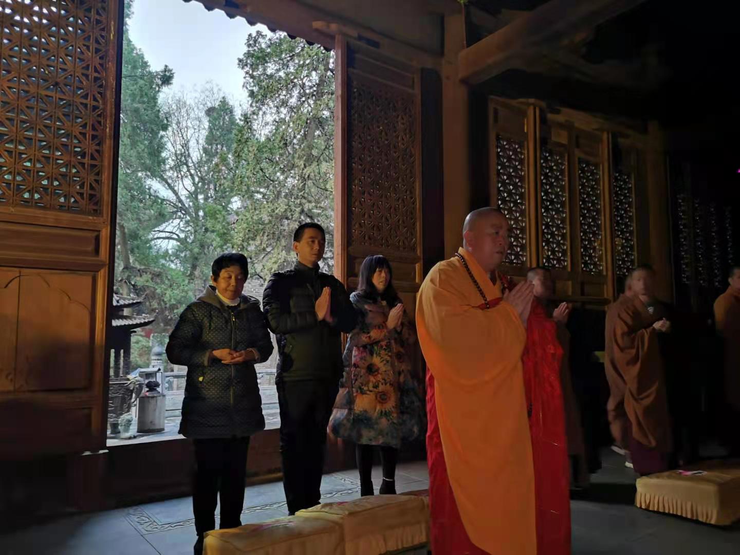 永信方丈率眾祈福 (1).jpg