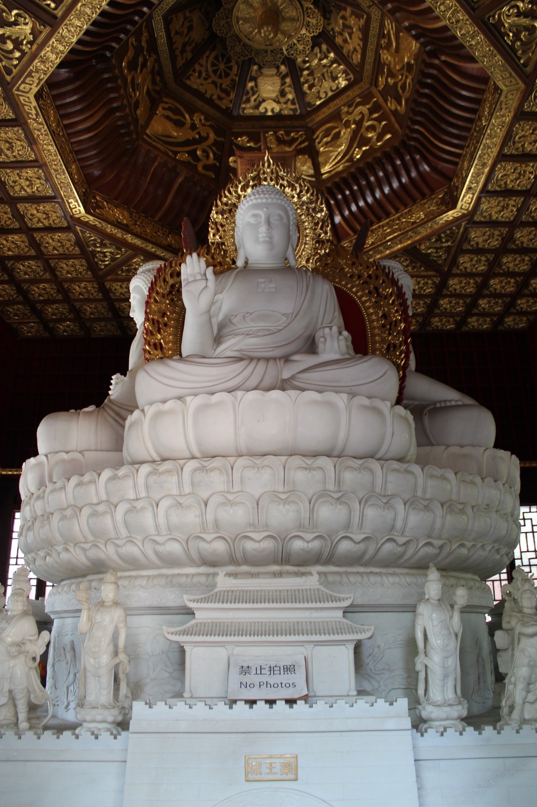 Four-face Medicine Buddha at the Xilai Hall