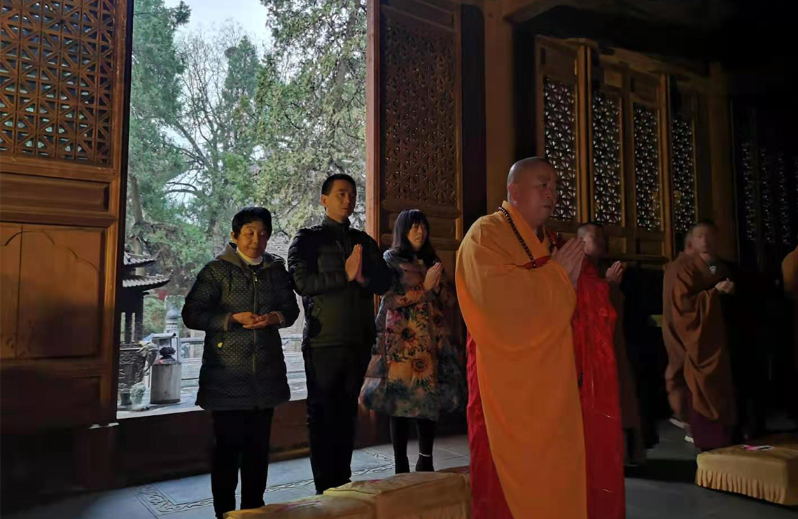 Worship Ancestors During the Qingming Festival