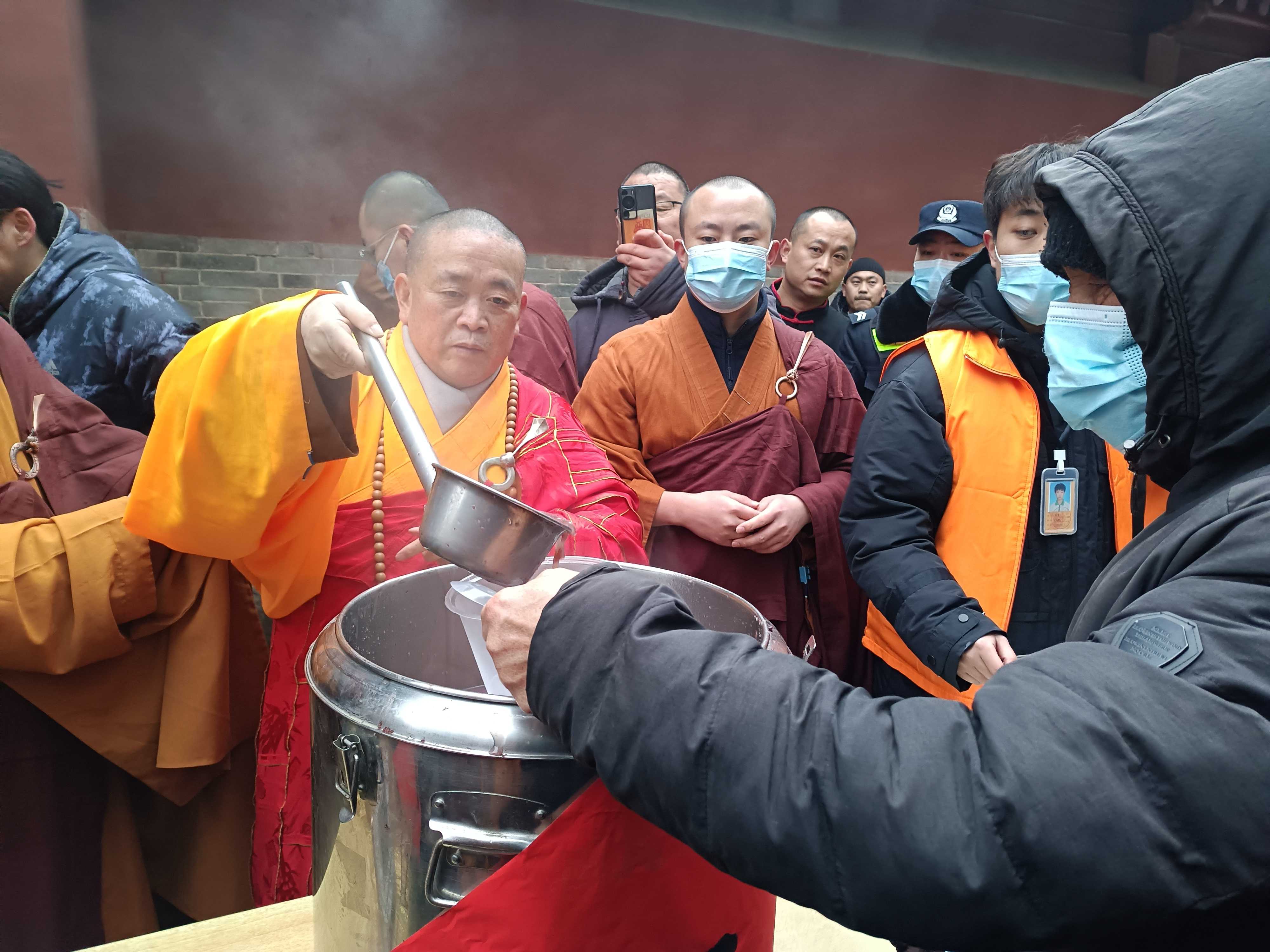Shaolin Donates Laba Porridge on the Enlightenment Day of Buddha