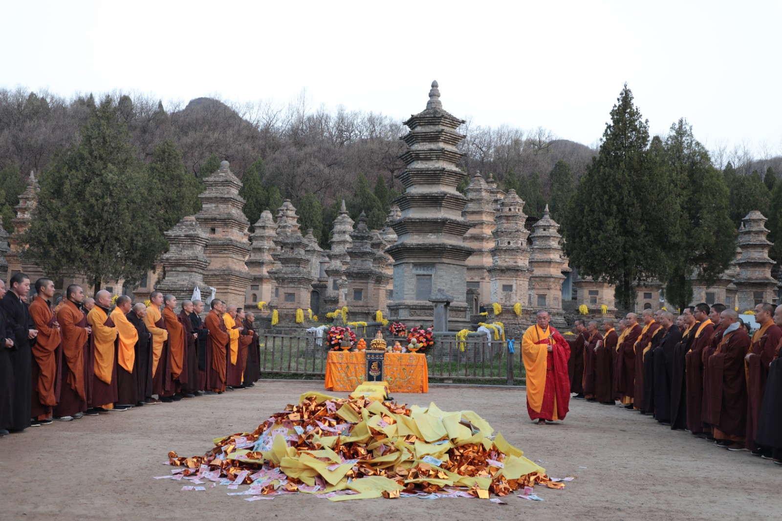 China Songshan Shaolin Temple Worships Ancestors in the Qingming Festival